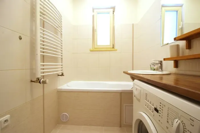 Pronájem bytu 2+kk, Praha - Žižkov, Biskupcova, 44 m2