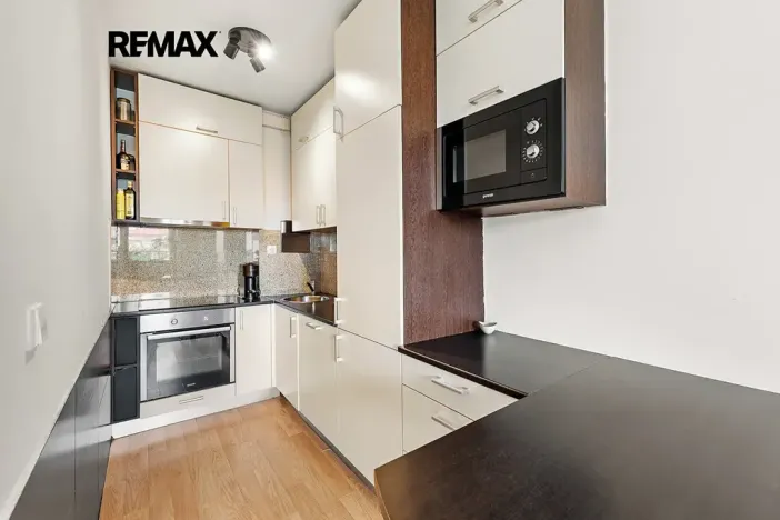 Prodej bytu 2+kk, Praha - Holešovice, Osadní, 54 m2