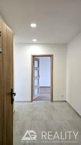 Pronájem bytu 2+1, Praha - Malešice, Chotutická, 54 m2