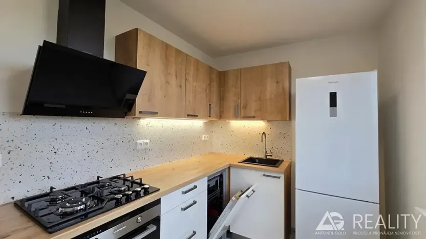 Pronájem bytu 2+1, Praha - Malešice, Chotutická, 54 m2