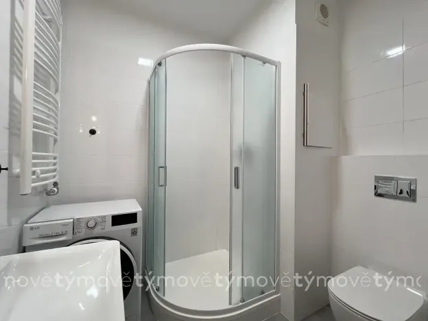 Pronájem bytu 1+kk, Pardubice, Pod Vinicí, 35 m2