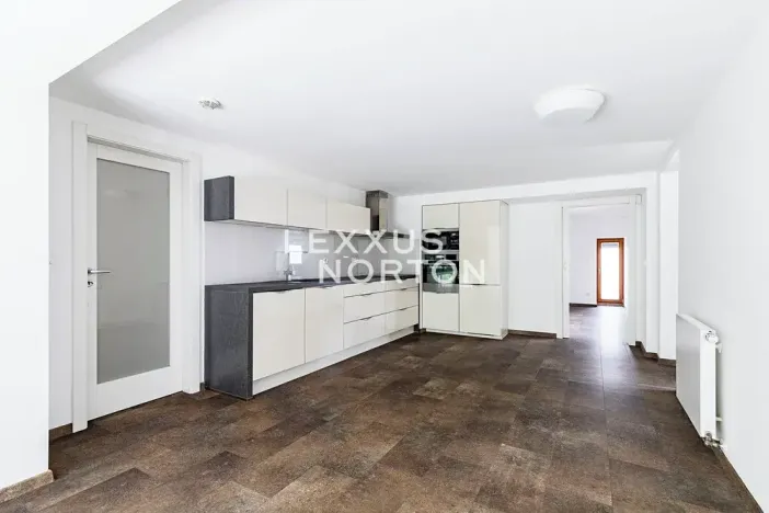 Pronájem rodinného domu, Praha - Kunratice, Poběžovická, 354 m2