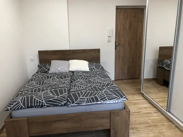 Pronájem bytu 1+kk, Zlín, Štefánikova, 26 m2