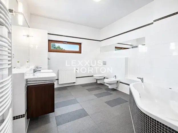 Pronájem bytu 3+1, Praha - Podolí, Lopatecká, 155 m2