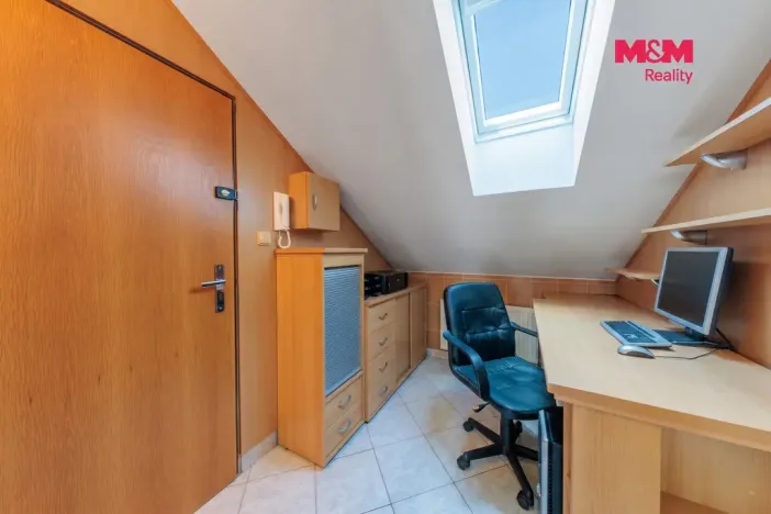 Prodej bytu 3+1, Ostrov, Masarykova, 87 m2
