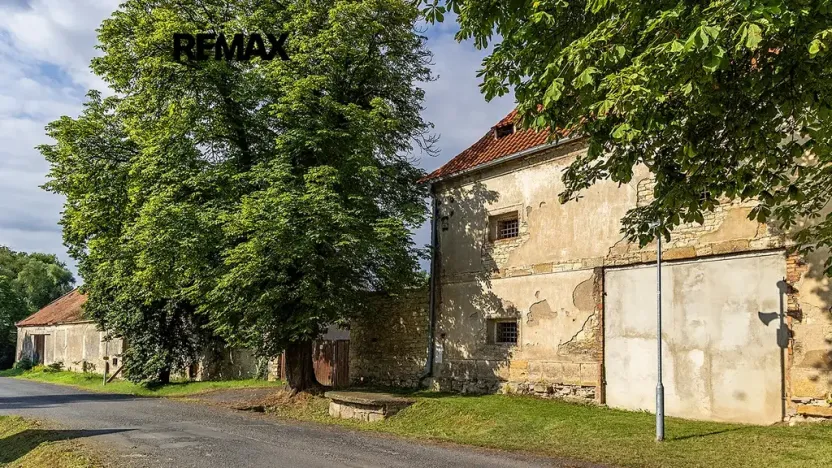 Prodej zemědělského objektu, Počedělice, 2500 m2
