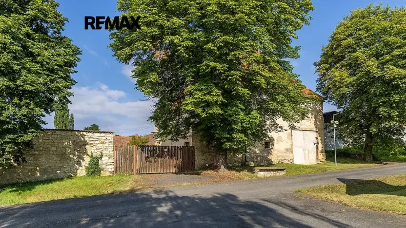 Prodej zemědělského objektu, Počedělice, 2500 m2