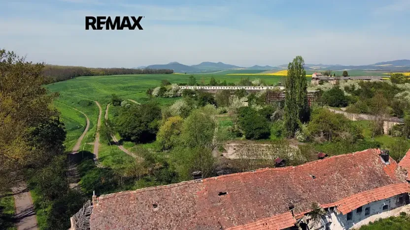 Prodej zemědělského objektu, Počedělice, 2500 m2