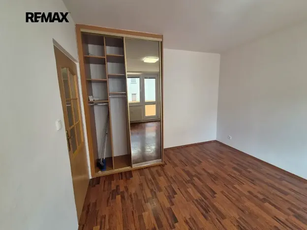 Pronájem bytu 1+1, Rosice, Komenského náměstí, 31 m2