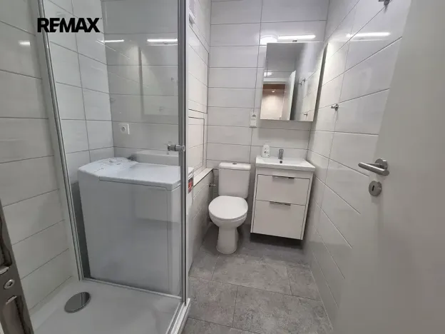 Pronájem bytu 1+1, Rosice, Komenského náměstí, 31 m2