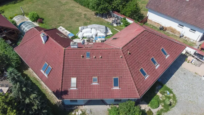 Prodej rodinného domu, Sezemice - Veská, 400 m2