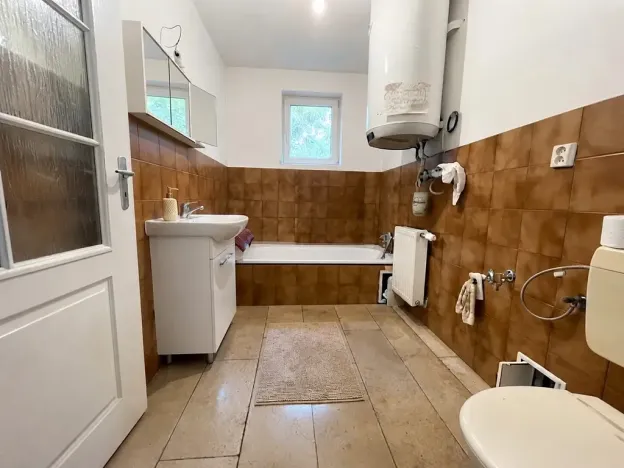 Prodej rodinného domu, Lázně Bělohrad, 302 m2
