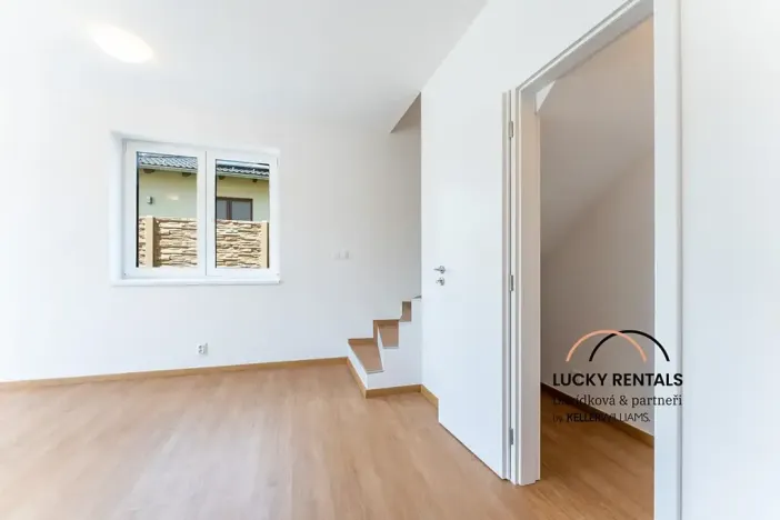 Pronájem bytu 3+kk, Řehenice, 77 m2