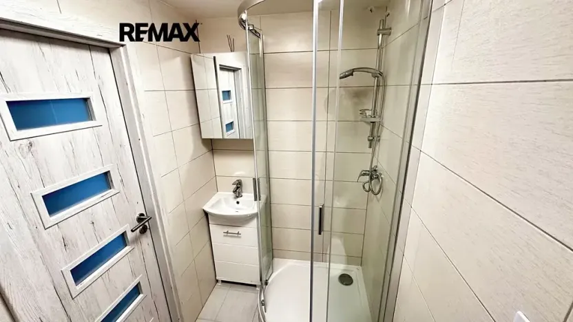 Pronájem bytu 1+kk, Kladno, Italská, 27 m2
