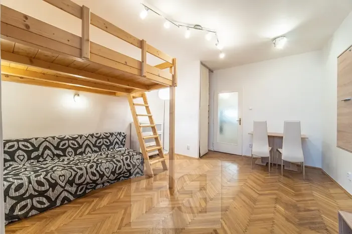 Pronájem bytu 1+1, Praha - Podolí, Podolská, 29 m2