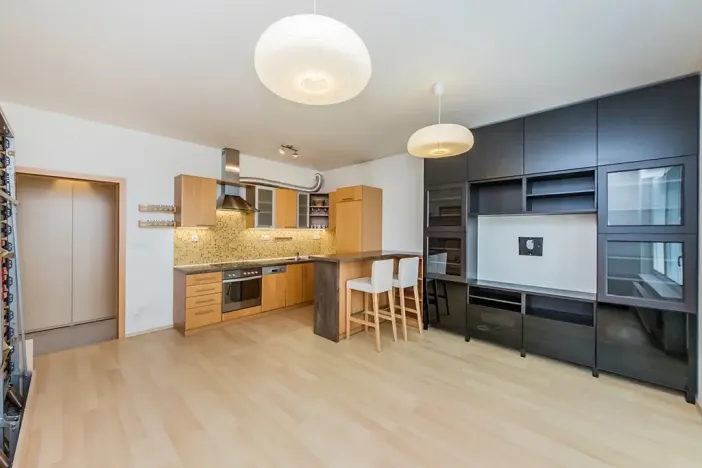 Pronájem bytu 1+kk, Praha - Horní Měcholupy, Mantovská, 45 m2
