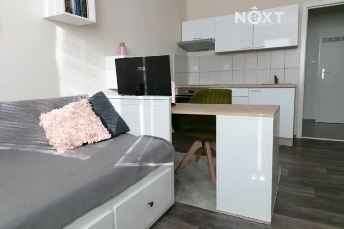 Pronájem bytu 1+kk, Zlín, U Trojáku, 27 m2