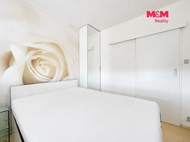 Pronájem bytu 2+kk, Praha - Prosek, Vysočanská, 37 m2