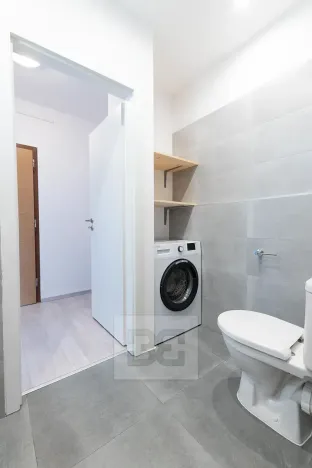 Pronájem bytu 1+kk, Praha - Modřany, Angelovova, 31 m2