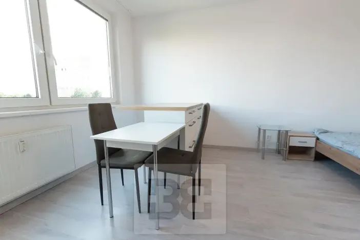 Pronájem bytu 1+kk, Praha - Modřany, Angelovova, 31 m2
