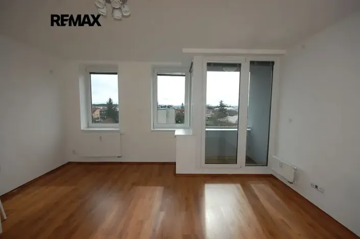 Pronájem bytu 1+kk, Velký Osek, U hřiště, 33 m2
