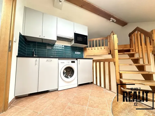 Pronájem bytu 1+kk, Praha - Žižkov, Seifertova, 45 m2