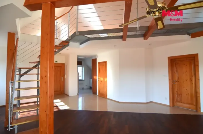 Pronájem kanceláře, Praha - Hloubětín, V Novém Hloubětíně, 162 m2