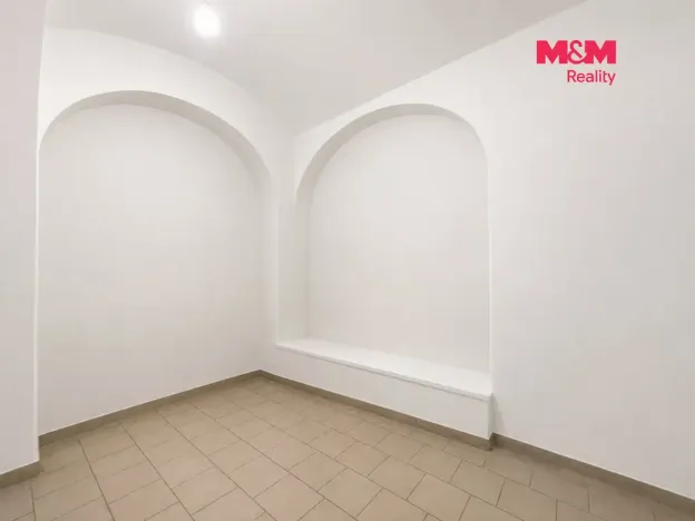 Pronájem obchodního prostoru, Kolín - Kolín I, Husova, 74 m2