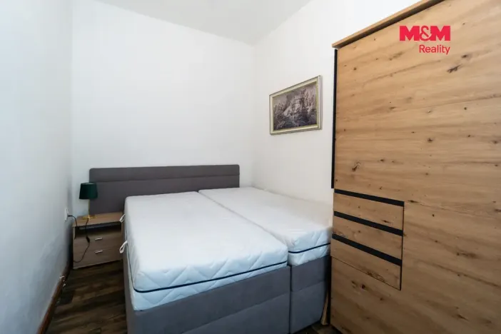 Pronájem bytu 2+kk, Holice, Husova, 55 m2