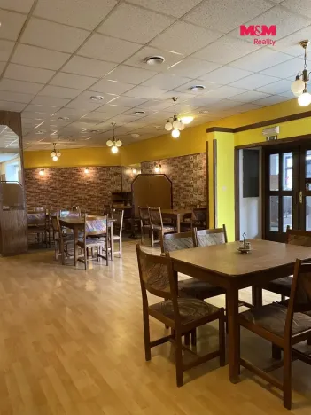 Pronájem restaurace, Nové Město na Moravě, Vratislavovo náměstí, 220 m2