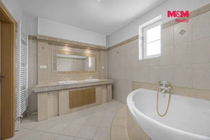 Prodej rodinného domu, Černíkovice, 280 m2