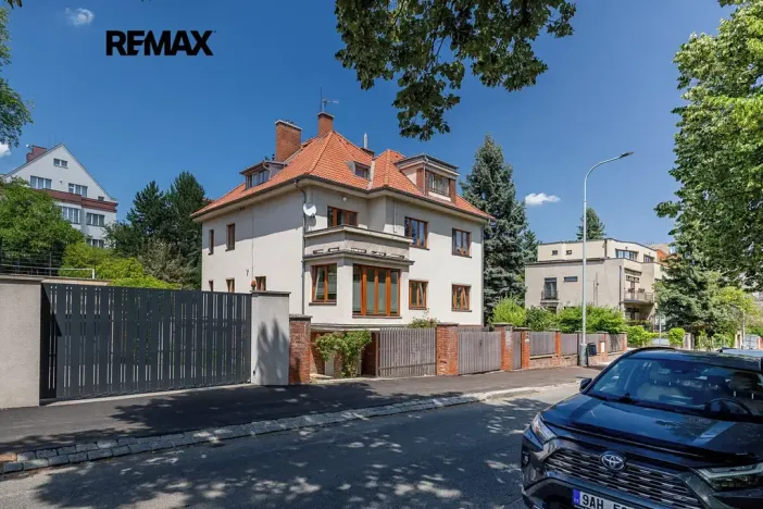 Prodej vily, Praha - Dejvice, U dejvického rybníčku, 400 m2