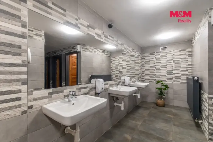 Prodej restaurace, Frenštát pod Radhoštěm, Školská čtvrť, 500 m2