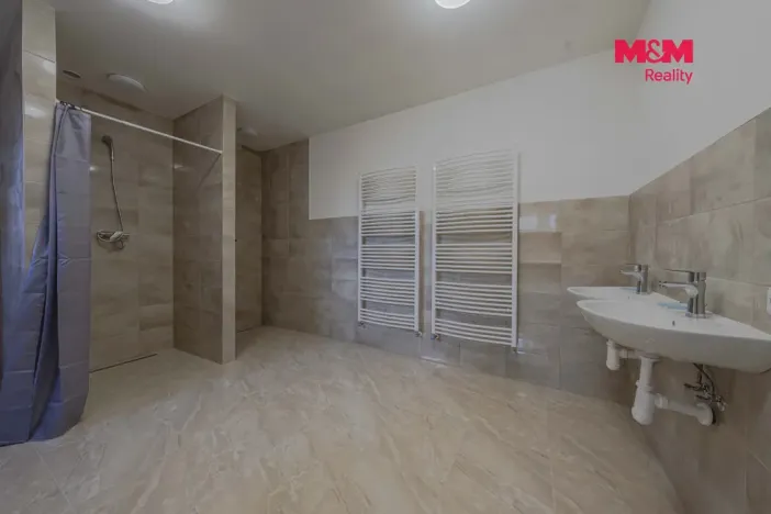 Pronájem rodinného domu, Vrátno, 302 m2