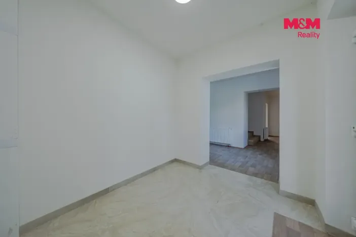 Pronájem rodinného domu, Vrátno, 302 m2