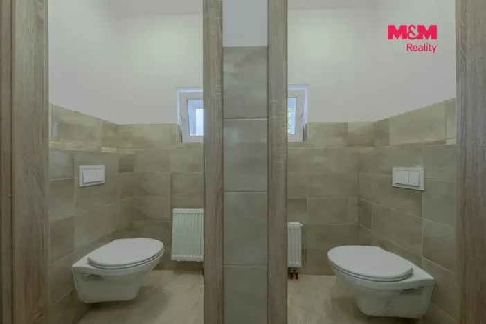 Pronájem rodinného domu, Vrátno, 302 m2
