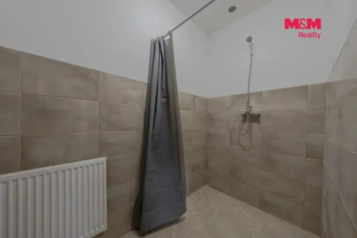 Pronájem rodinného domu, Vrátno, 302 m2
