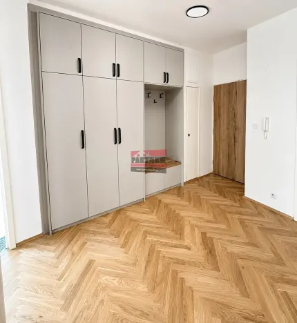 Pronájem bytu 2+1, Praha - Vinohrady, Šrobárova, 83 m2