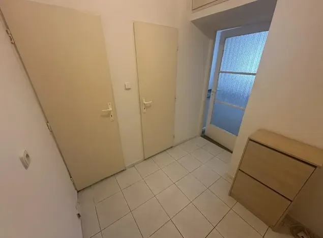 Pronájem bytu 1+kk, Praha - Michle, Nuselská, 35 m2
