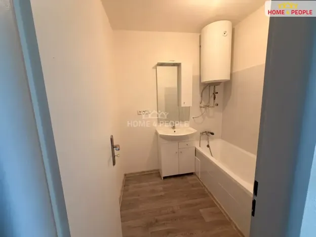Pronájem bytu 2+1, Karlovy Vary, Závodu míru, 71 m2