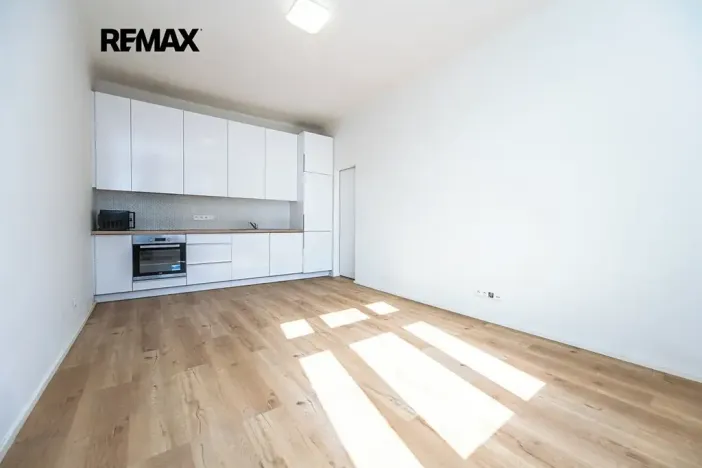 Pronájem bytu 2+kk, Praha - Nusle, Čestmírova, 43 m2