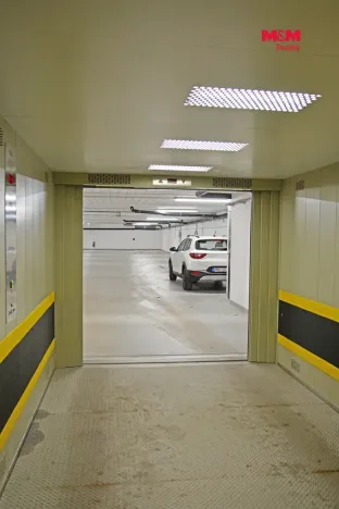 Pronájem garážového stání, Hradec Králové - Pražské Předměstí, 13 m2