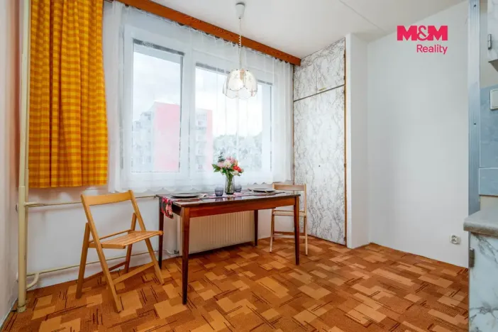 Prodej bytu 2+1, Hostinné, Sídliště, 68 m2
