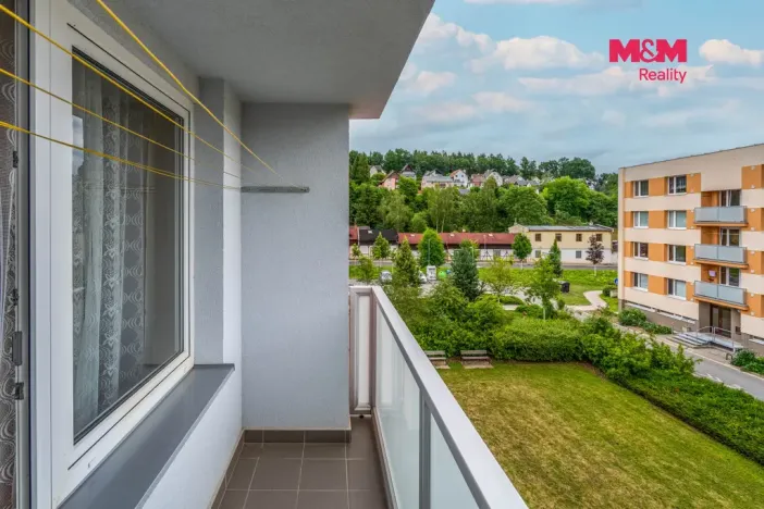 Prodej bytu 2+1, Hostinné, Sídliště, 68 m2