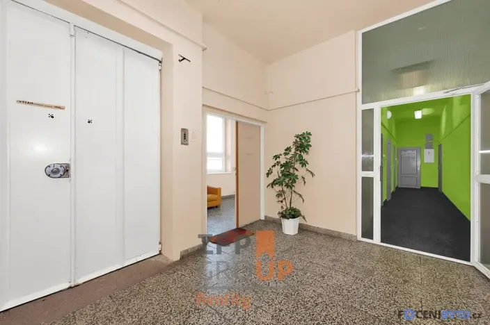 Prodej obchodního prostoru, Hodonín, Velkomoravská, 702 m2