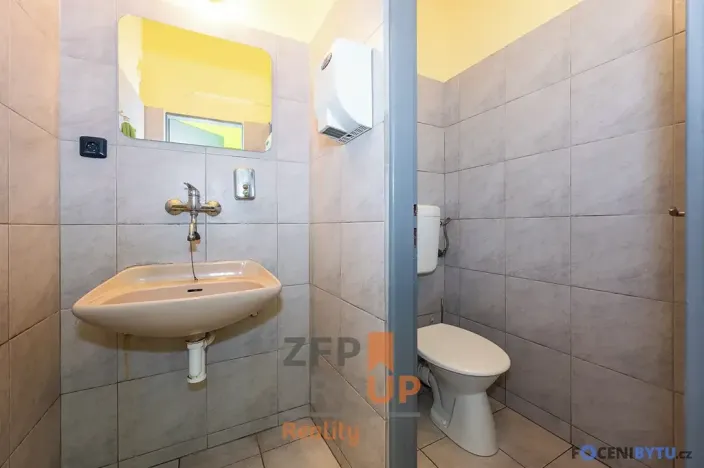 Prodej obchodního prostoru, Hodonín, Velkomoravská, 702 m2