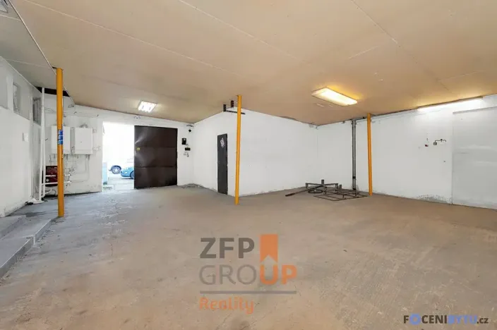 Prodej obchodního prostoru, Hodonín, Velkomoravská, 702 m2