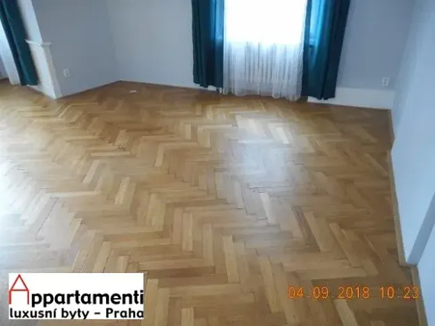 Pronájem kanceláře, Praha - Josefov, Kaprova, 45 m2