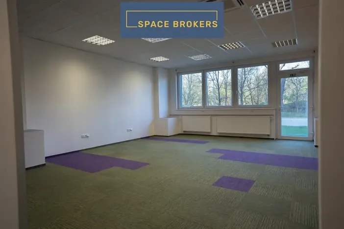 Pronájem kanceláře, Hradec Králové, Na Brně, 200 m2