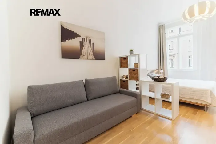 Pronájem bytu 1+kk, Praha - Smíchov, Zborovská, 35 m2